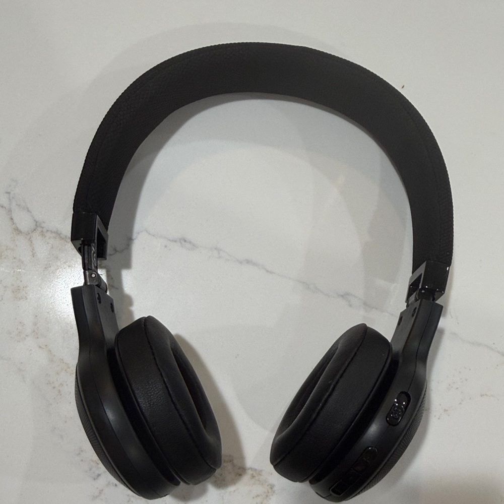 JBL Live Wireless Over-Ear Headphones - Black